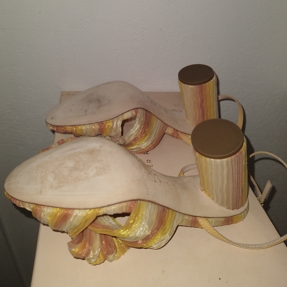 💥NEW LOEFFLER RANDALL Camellia Pleated Sunset Heels💥 - Picture 10 of 13